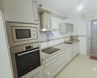 Cuina de Apartament en venda en León Capital  amb Calefacció, Parquet i Terrassa