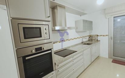 Cuina de Apartament en venda en León Capital  amb Calefacció, Parquet i Terrassa