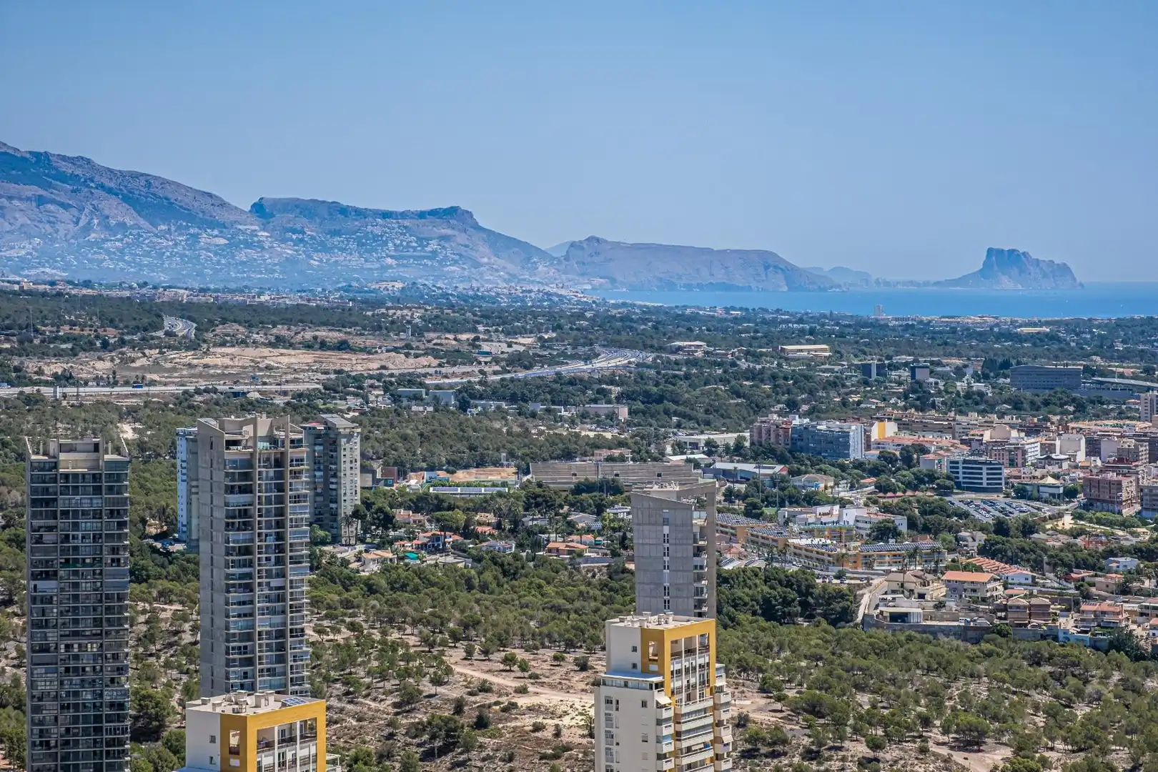 Vista exterior de Ático en venta en Benidorm con Aire acondicionado, Jardín privado y Terraza