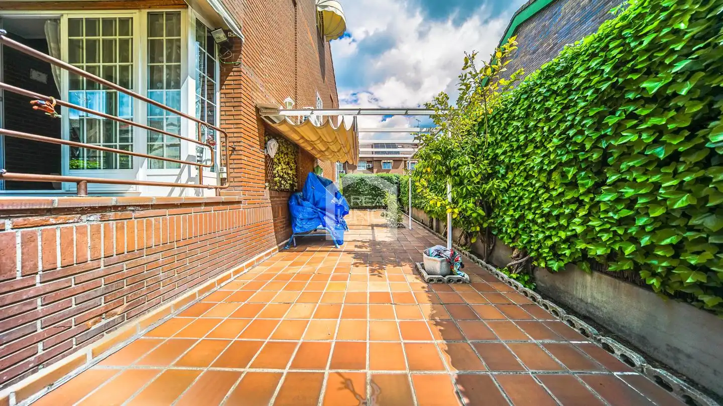 Jardí de Casa adosada en venda en Alcorcón amb Aire condicionat, Calefacció i Parquet