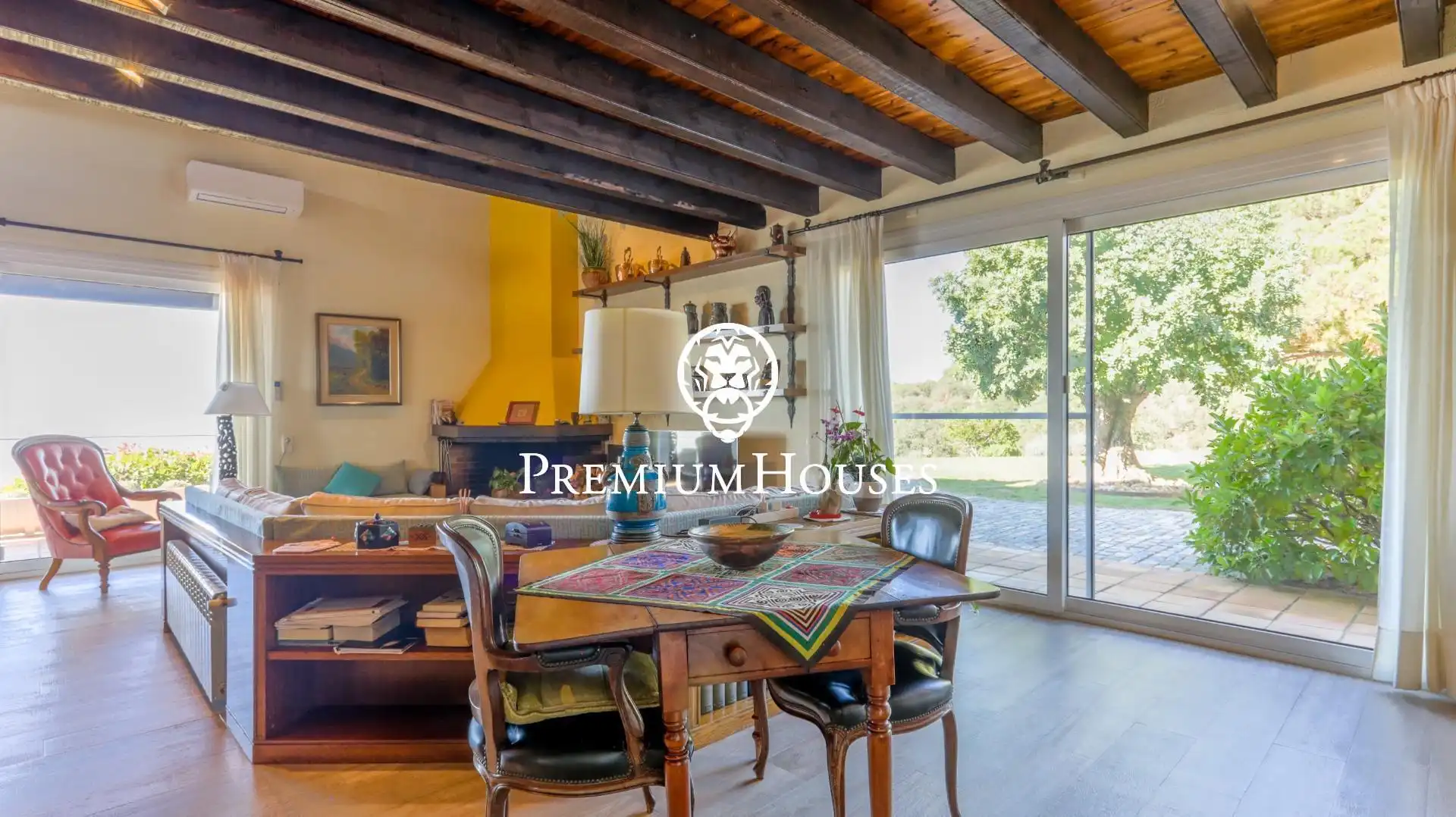 Comedor de Casa o chalet en venta en Mataró con Aire acondicionado, Calefacción y Jardín privado