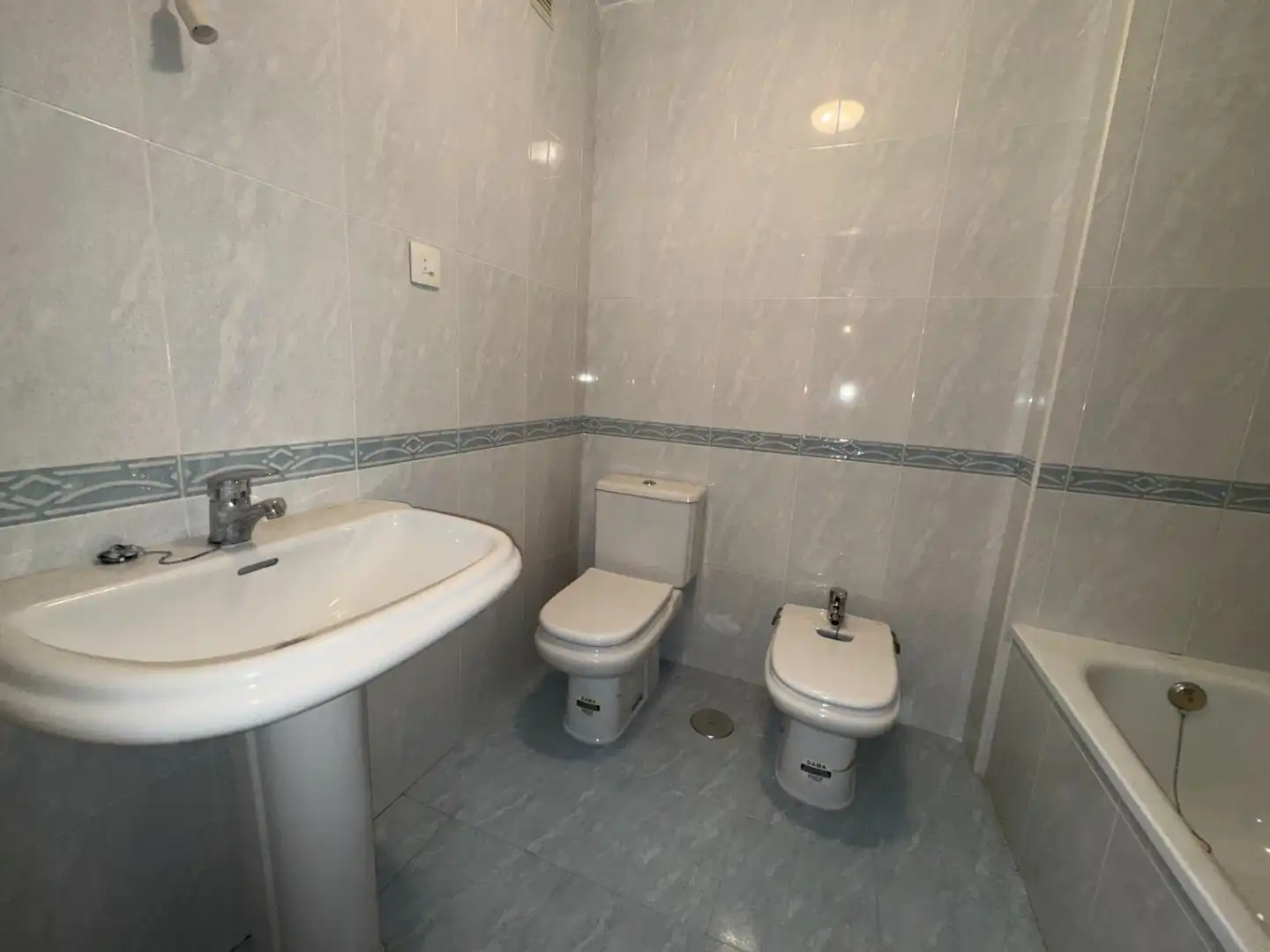 Baño de Piso en venta en Ponferrada con Calefacción, Parquet y Terraza