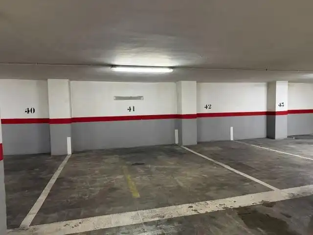 Aparcament de Garatge en venda en Centre - Sant Oleguer