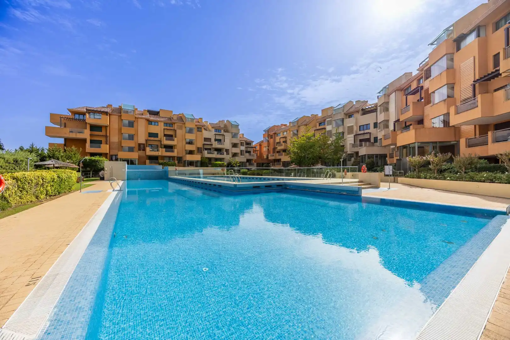 Apartment with pool for sale in Puerto de Sotogrande - La Marina, imagen 3