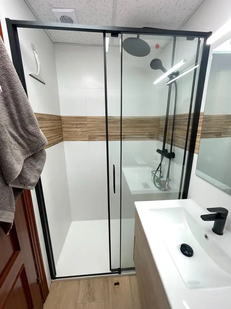Bany de Pis de lloguer en Oviedo 