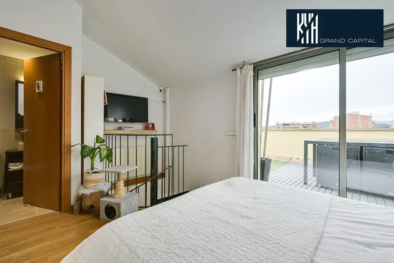Habitación de Dúplex en venta en Salt con Calefacción, Terraza y Balcón