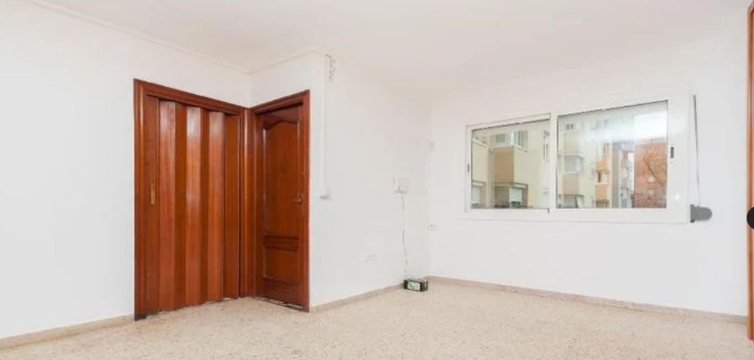 Bedroom of Flat for sale in Sabadell