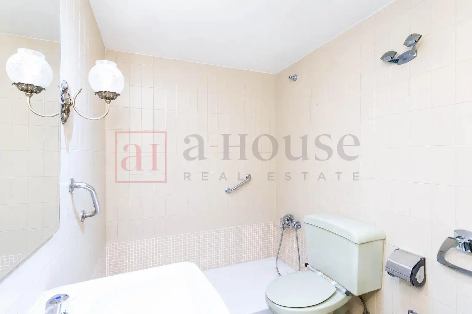 Badezimmer von Wohnung zum Verkauf in Madrid mit Klimaanlage, Heizung und Terrasse