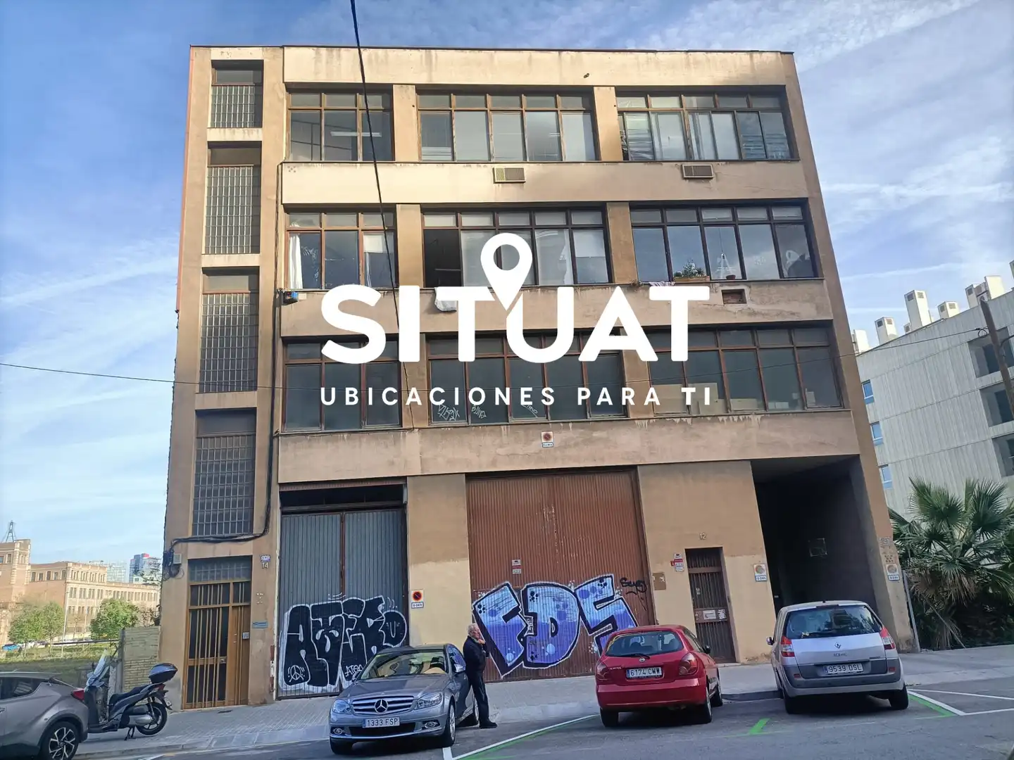Industrial building with lift for sale in Carrer del Paraguai 12