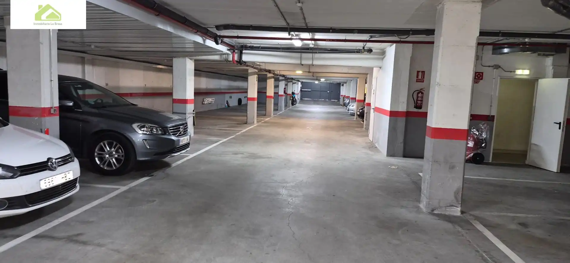 Aparcament de Pis en venda en Zamora Capital  amb Calefacció, Terrassa i Piscina comunitària
