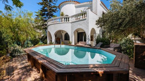 Casa con piscina privada y jardín en Requesens, Empuriabrava, a 800 metros de la playa, ideal como vivienda habitual, casa de vaca, immagine 2