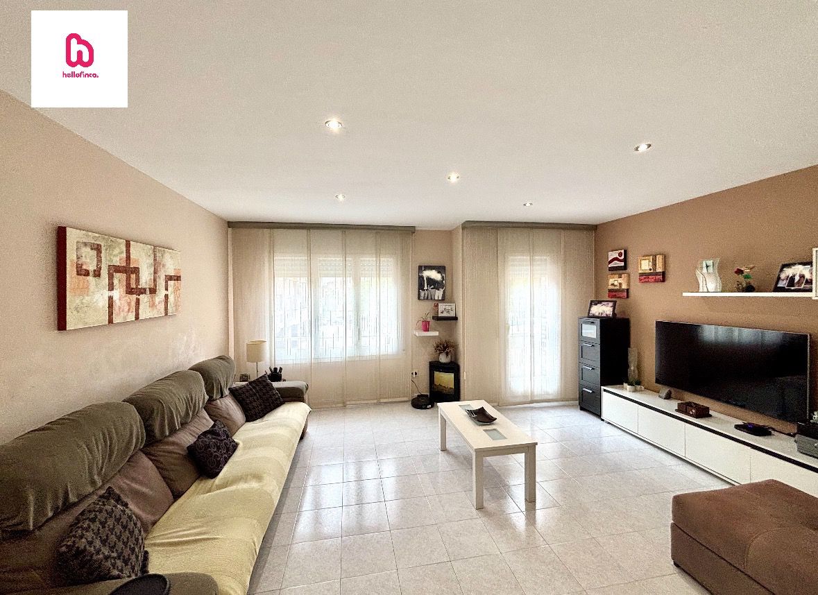 Sala de estar de Casa adosada en venta en Viladecans con Calefacción, Terraza y Trastero