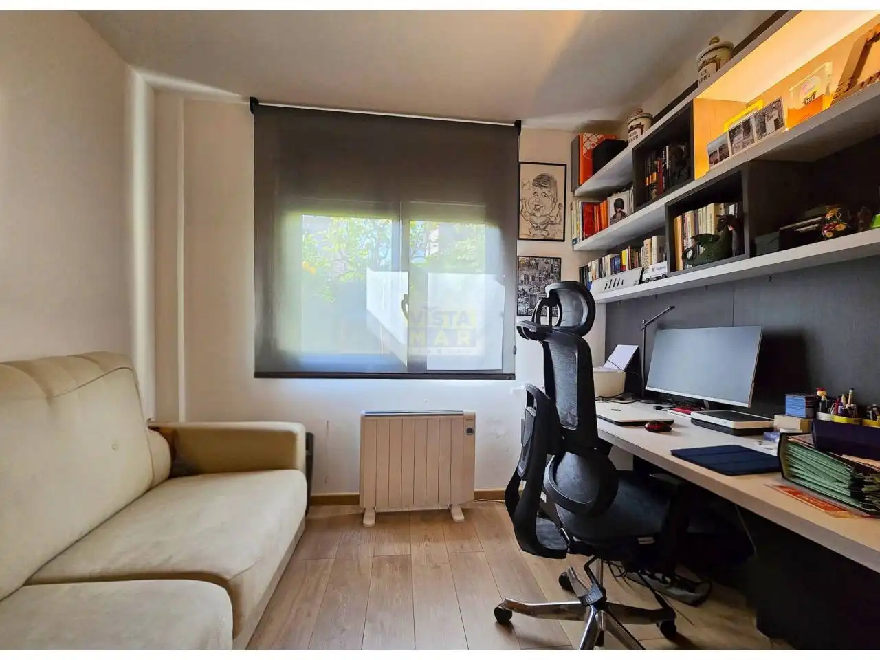 Habitación de Casa adosada en venta en Vilanova i la Geltrú con Aire acondicionado, Calefacción y Jardín privado
