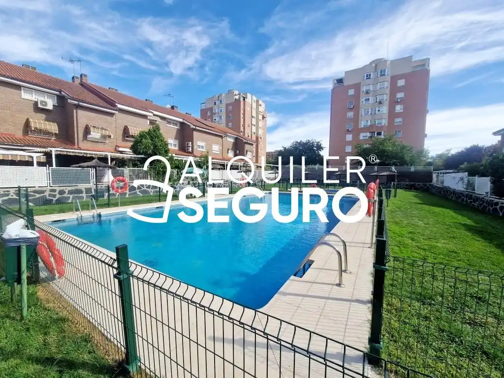 Schwimmbecken von Haus oder Chalet zur Miete in Fuenlabrada mit Heizung, Terrasse und Abstellraum