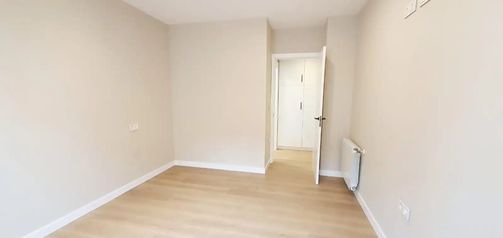 Schlafzimmer von Erdgeschoss zum Verkauf in Tapia de Casariego mit Heizung