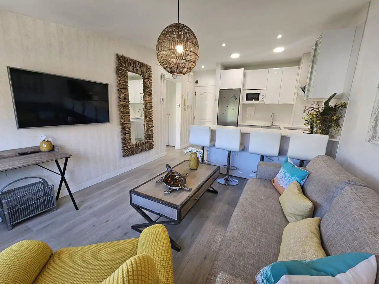 Sala de estar de Piso en venta en Torremolinos con Aire acondicionado y Amueblado