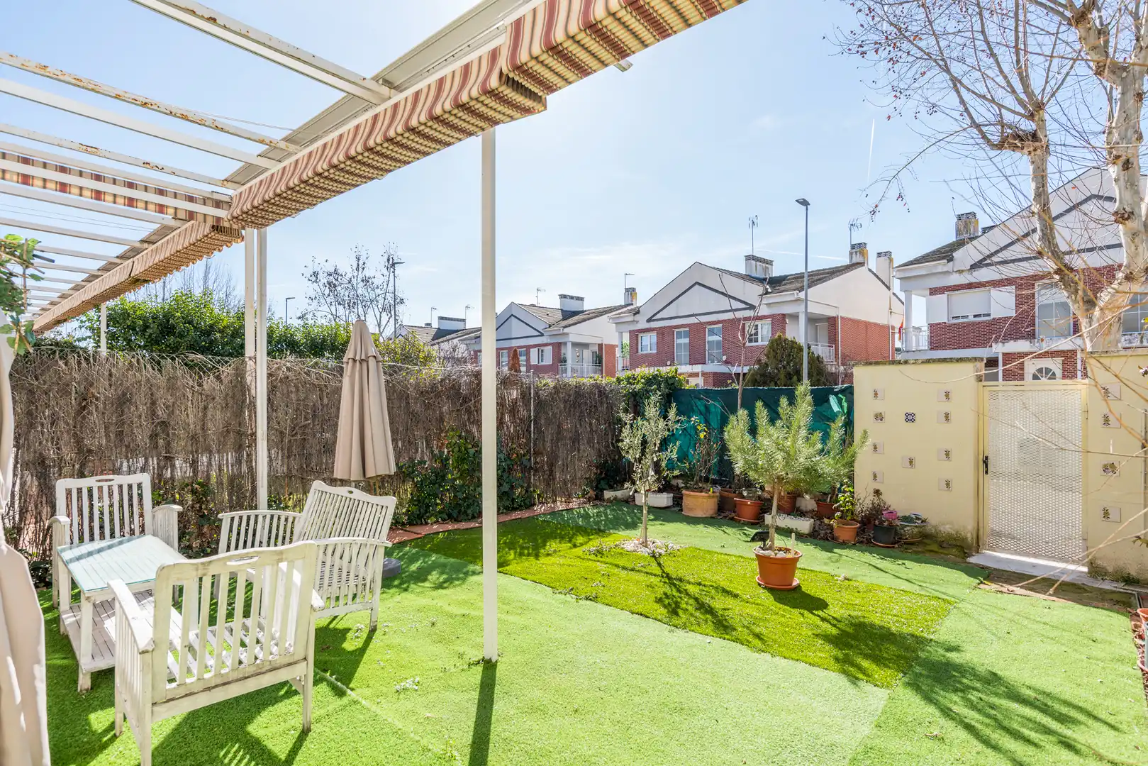 Jardí de Casa adosada en venda en San Agustín del Guadalix amb Aire condicionat, Calefacció i Jardí privat