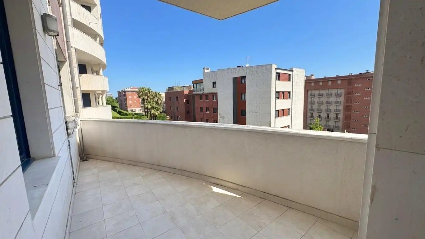 Piso con terraza en venta en Valdenoja, imagen 3