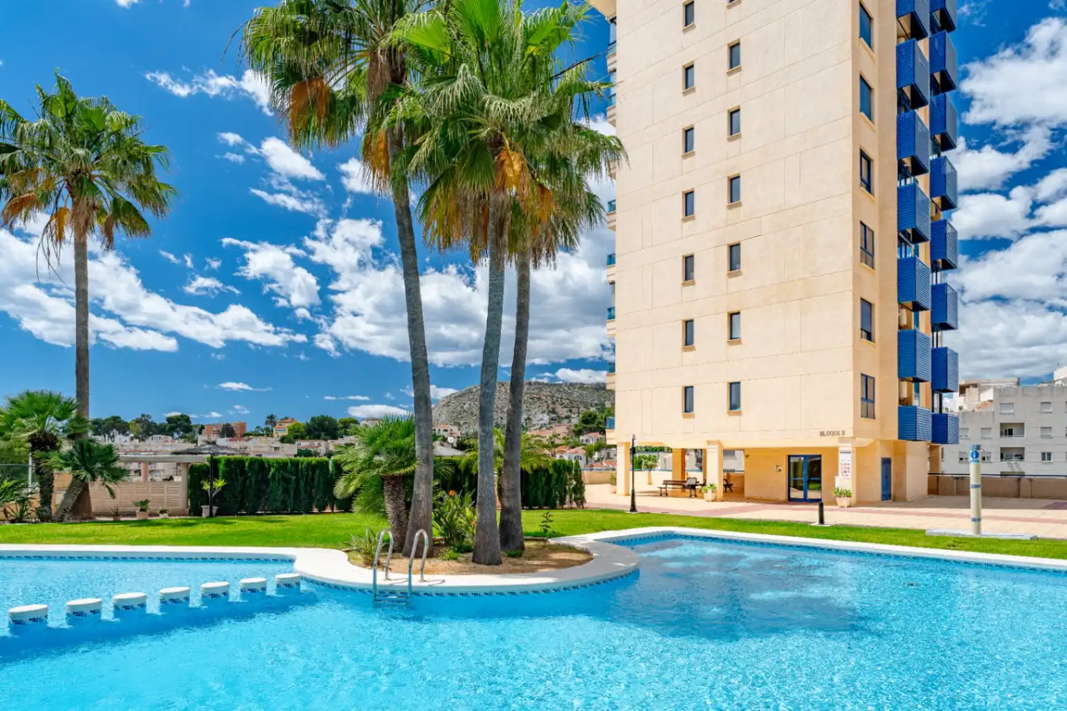 Piscina de Apartamento en venta en Calpe / Calp con Terraza y Amueblado