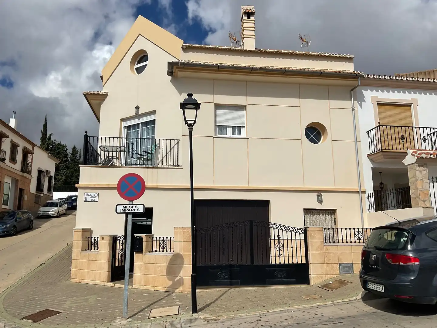 Vista exterior de Casa o xalet en venda en Villanueva de la Concepción amb Aire condicionat, Calefacció i Terrassa