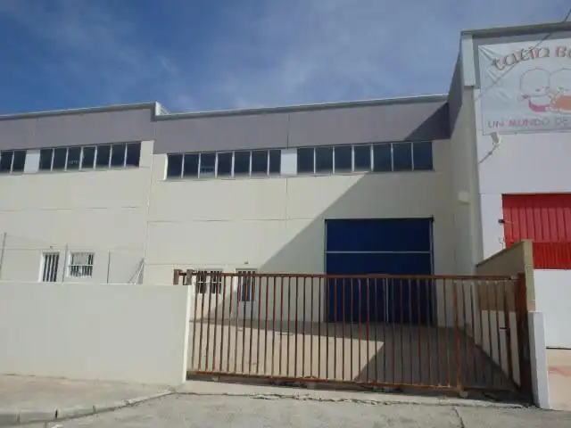 Vista exterior de Nave industrial en venta en Ontígola