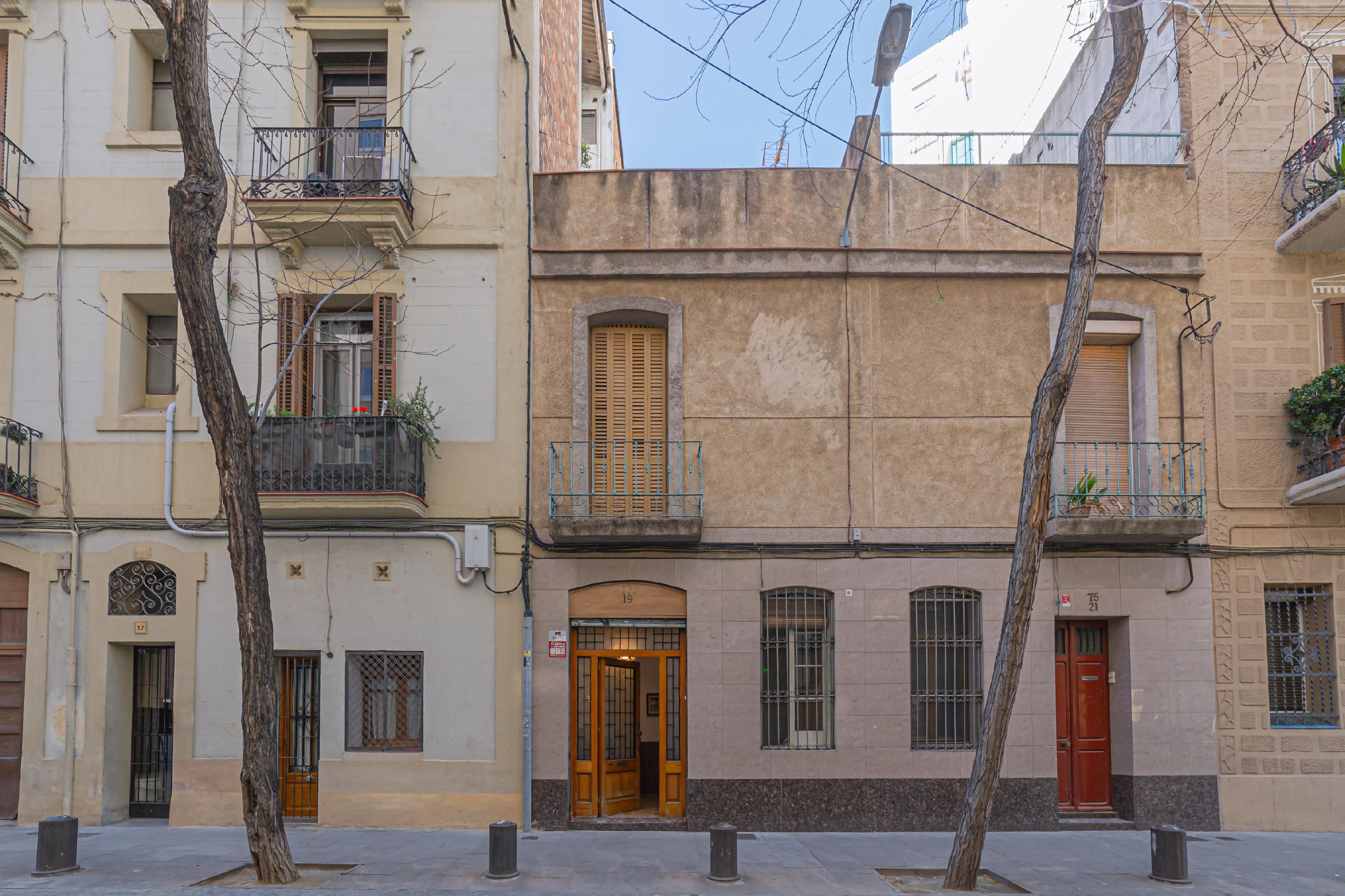 Exterior view of Single-family semi-detached for sale in  Barcelona Capital  with Heating and Balcony