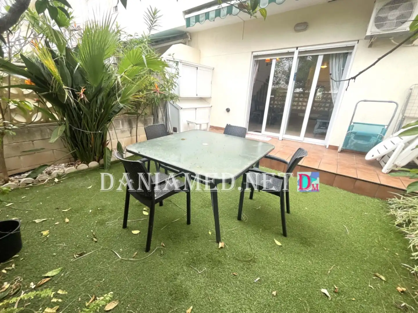Terrasse von Einfamilien-Reihenhaus zum Verkauf in Els Poblets mit Klimaanlage, Heizung und Privatgarten