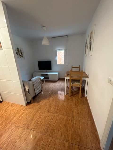 Sala d'estar de Apartament de lloguer en L'Hospitalet de Llobregat amb Aire condicionat, Calefacció i Moblat