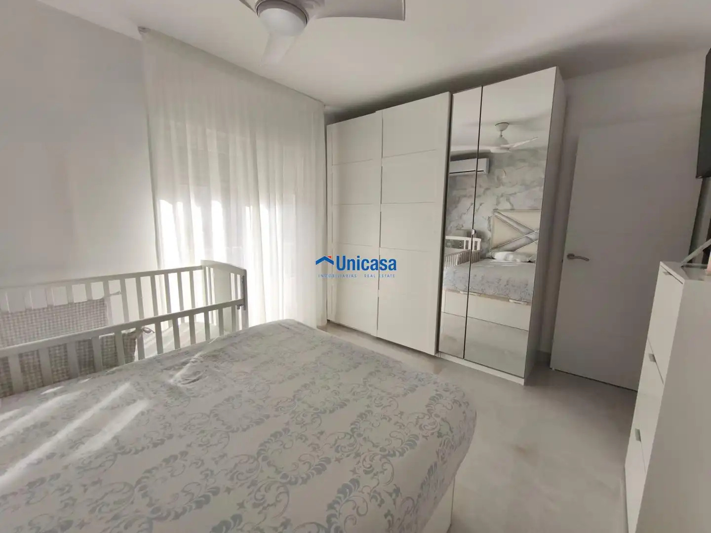 Habitación de Casa adosada en venta en Málaga