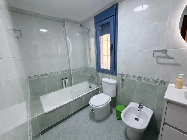 Bathroom of Flat for rent in Huelva  with Air Conditioner, Heating and Furnished