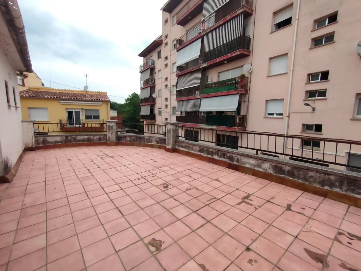 Terrassa de Edifici en venda en Girona