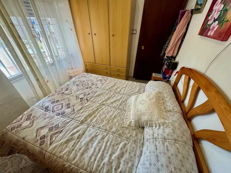 Schlafzimmer von Erdgeschoss zum Verkauf in Cullera mit Klimaanlage, Heizung und Privatgarten