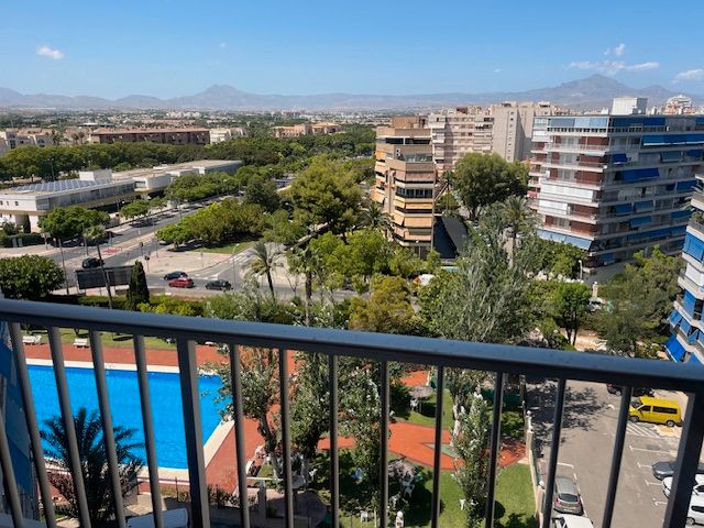 Vista exterior de Pis en venda en Alicante / Alacant amb Terrassa, Moblat i Piscina comunitària