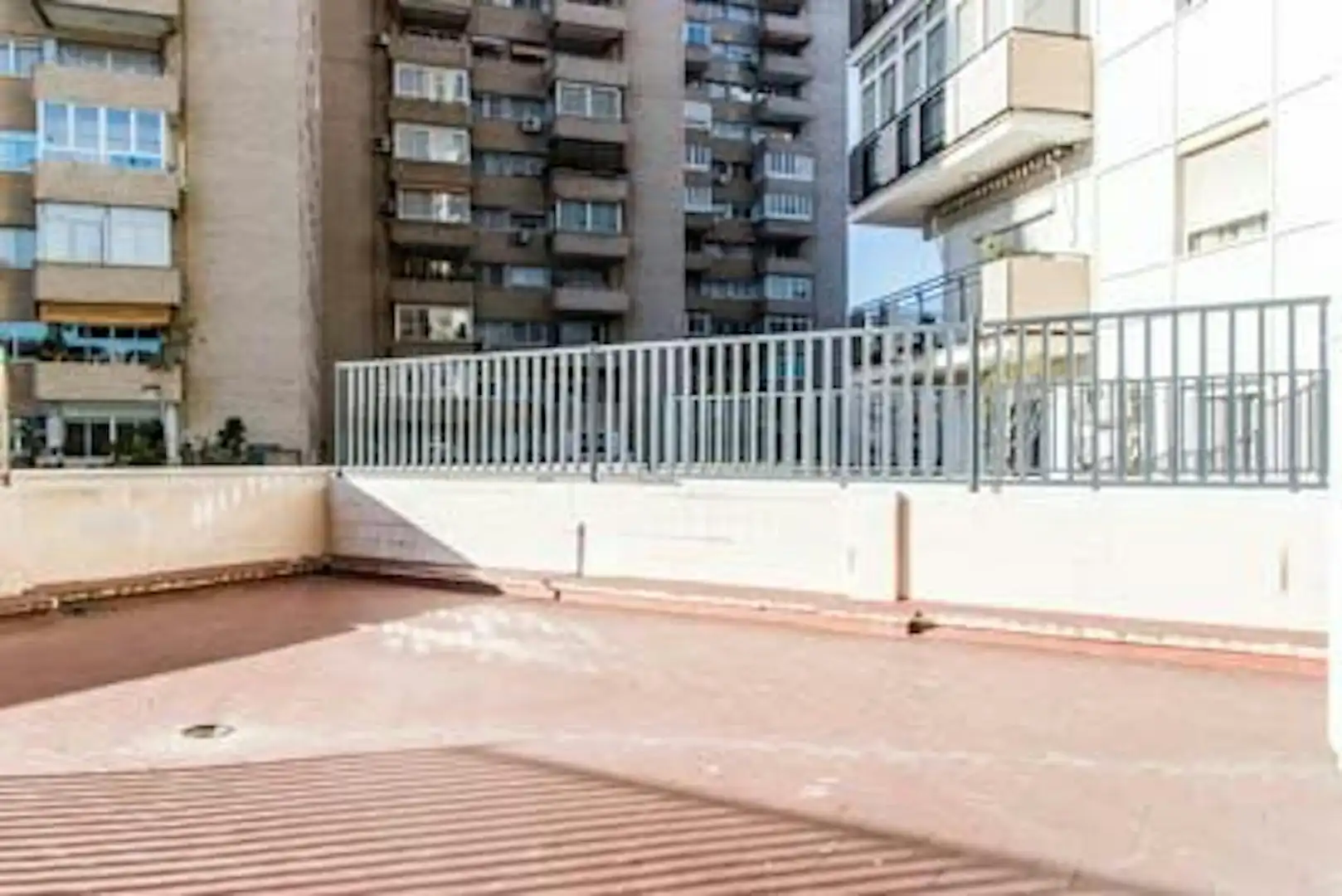Terrace of Flat for share in Valencia  with Heating and Washing machine