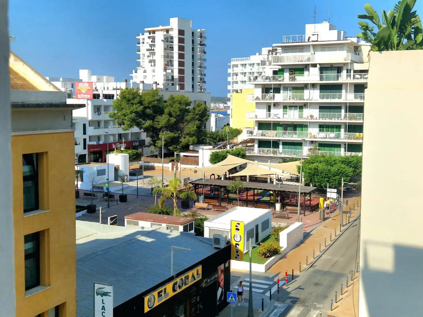 Außenansicht von Wohnungen zum Verkauf in Sant Antoni de Portmany mit Klimaanlage, Heizung und Terrasse