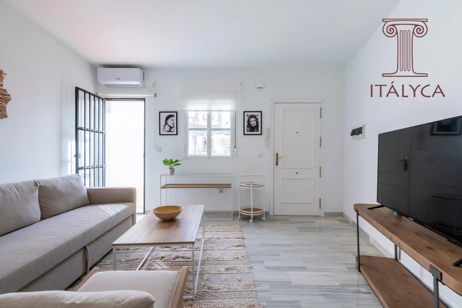Sala de estar de Ático en venta en Sevilla con Aire acondicionado, Terraza y Amueblado