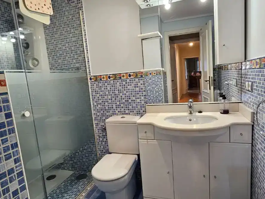 Bathroom of Flat for rent in  Pamplona / Iruña  with Parquet flooring, Storage room and Furnished
