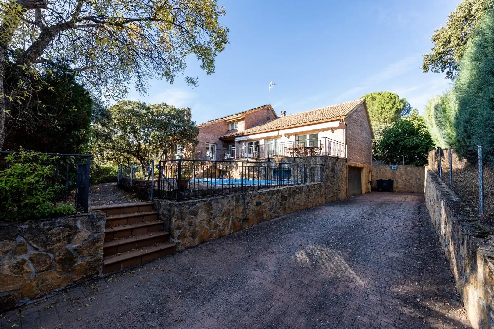 Vista exterior de Casa o chalet en venta en Torrelodones con Aire acondicionado, Calefacción y Jardín privado
