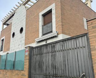 Vista exterior de Casa o xalet de lloguer en Mérida amb Aire condicionat, Calefacció i Terrassa