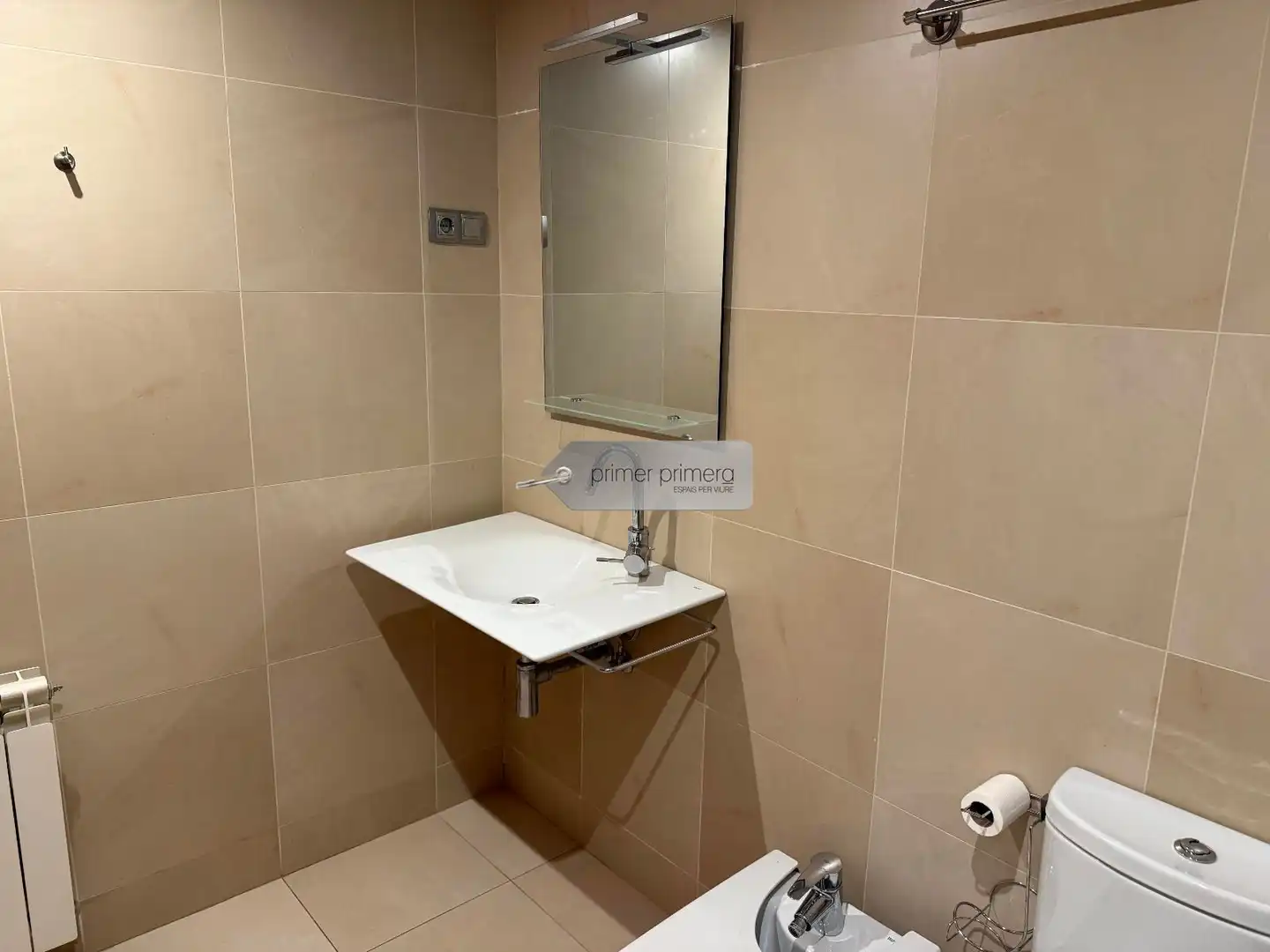 Baño de Piso de alquiler en Vilanova i la Geltrú con Aire acondicionado, Calefacción y Parquet