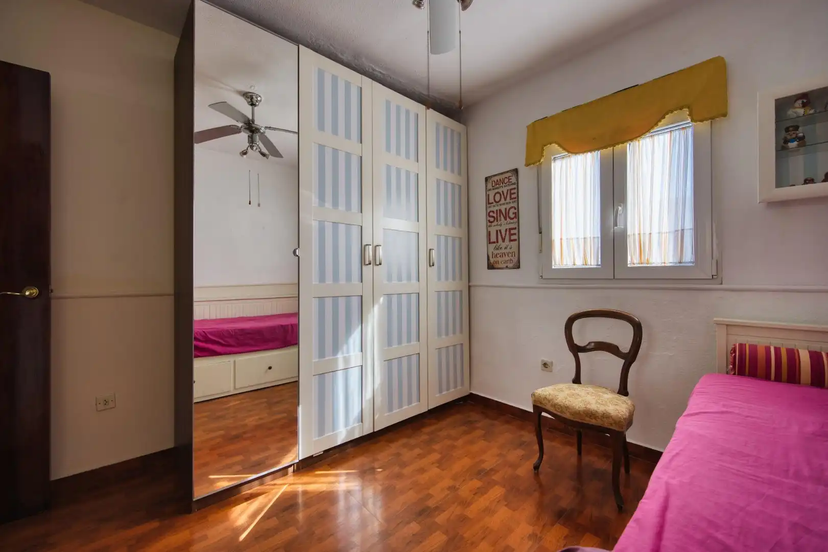 Habitación de Casa adosada en venta en Mairena del Aljarafe con Aire acondicionado, Terraza y Trastero