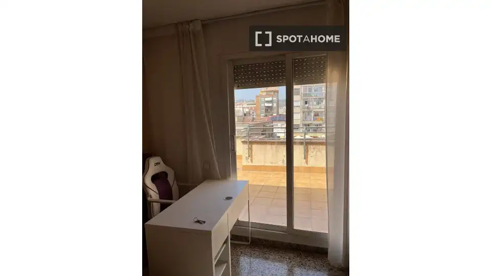 Bedroom of Flat for share in Terrassa  with Air Conditioner, Heating and Furnished