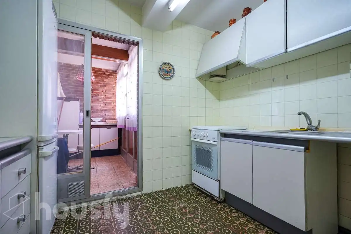 Kitchen of Flat for sale in Madrid  with Heating, Terrace and Storage room