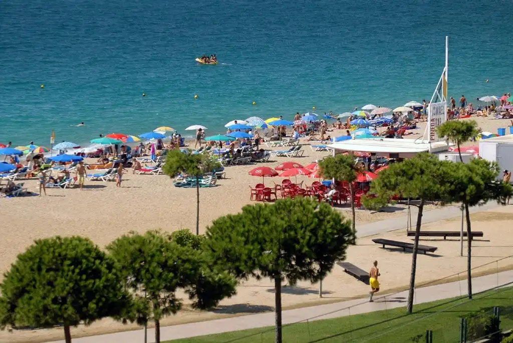Vista exterior de Pis en venda en Pineda de Mar amb Balcó i Piscina comunitària