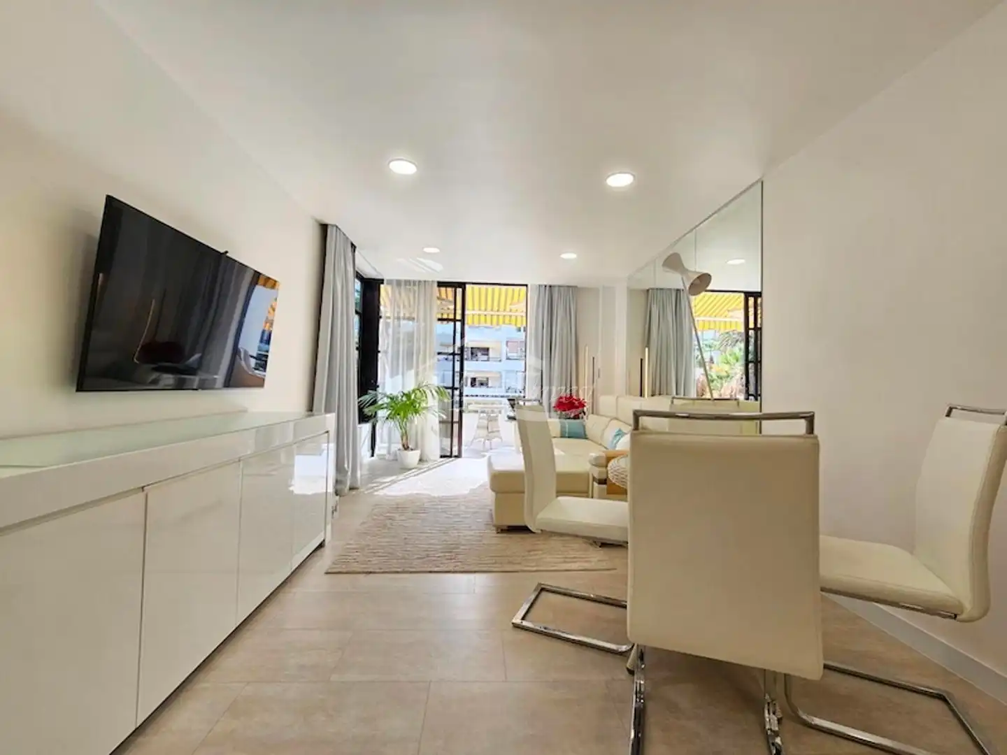 Sala de estar de Piso en venta en Arona con Aire acondicionado, Terraza y Piscina