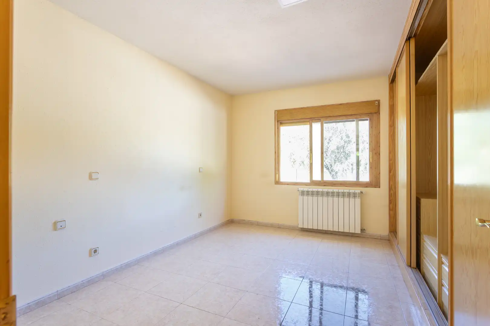 Dormitori de Casa adosada en venda en Brunete amb Calefacció i Jardí privat