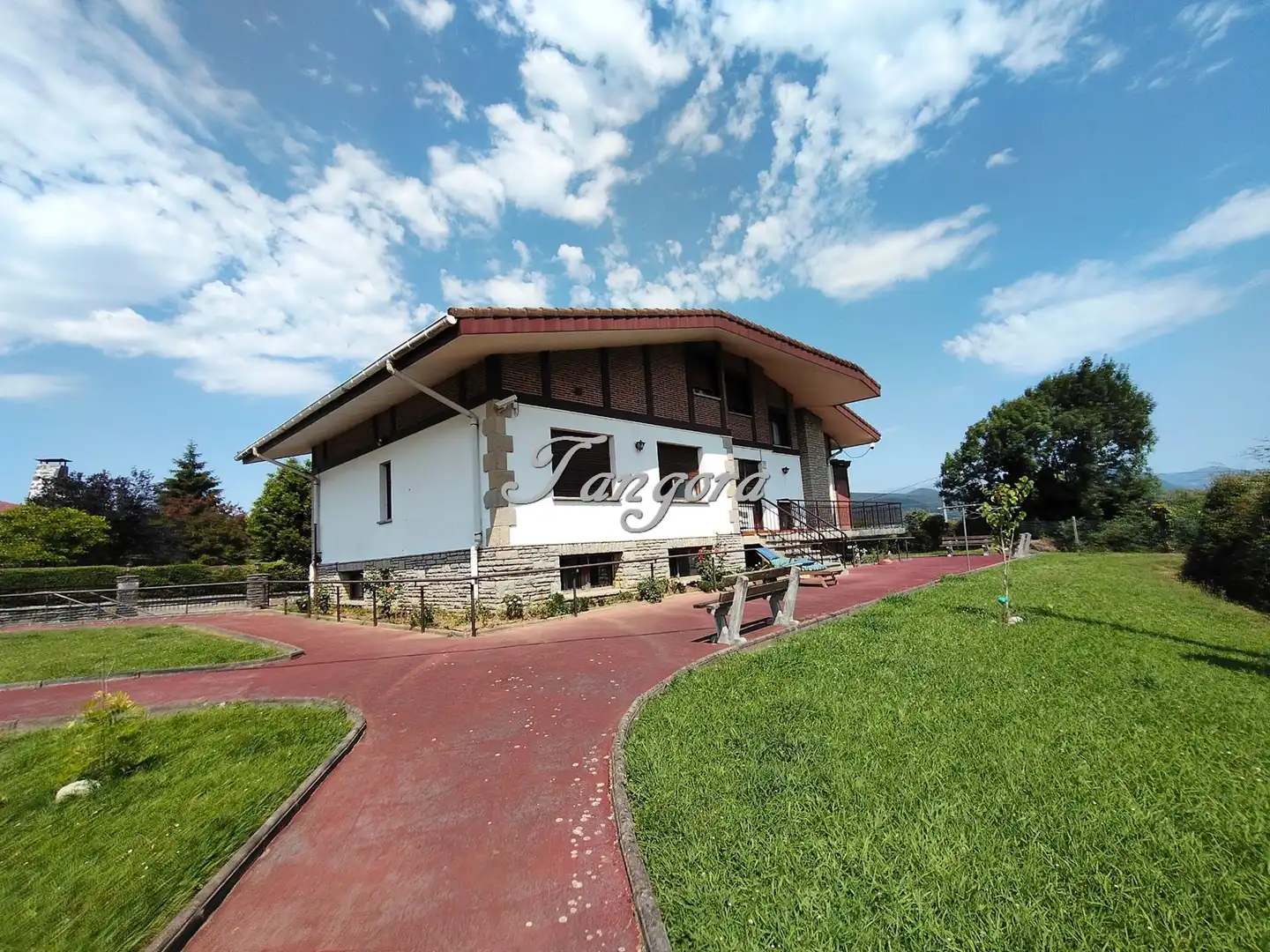 Vista exterior de Casa o xalet en venda en Busturia amb Calefacció, Jardí privat i Parquet