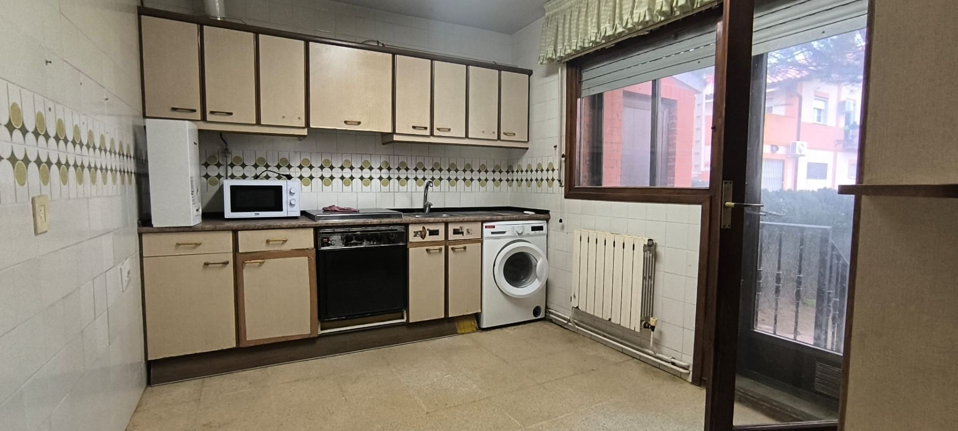 Küche von Einfamilien-Reihenhaus zum Verkauf in Galilea mit Heizung, Privatgarten und Terrasse