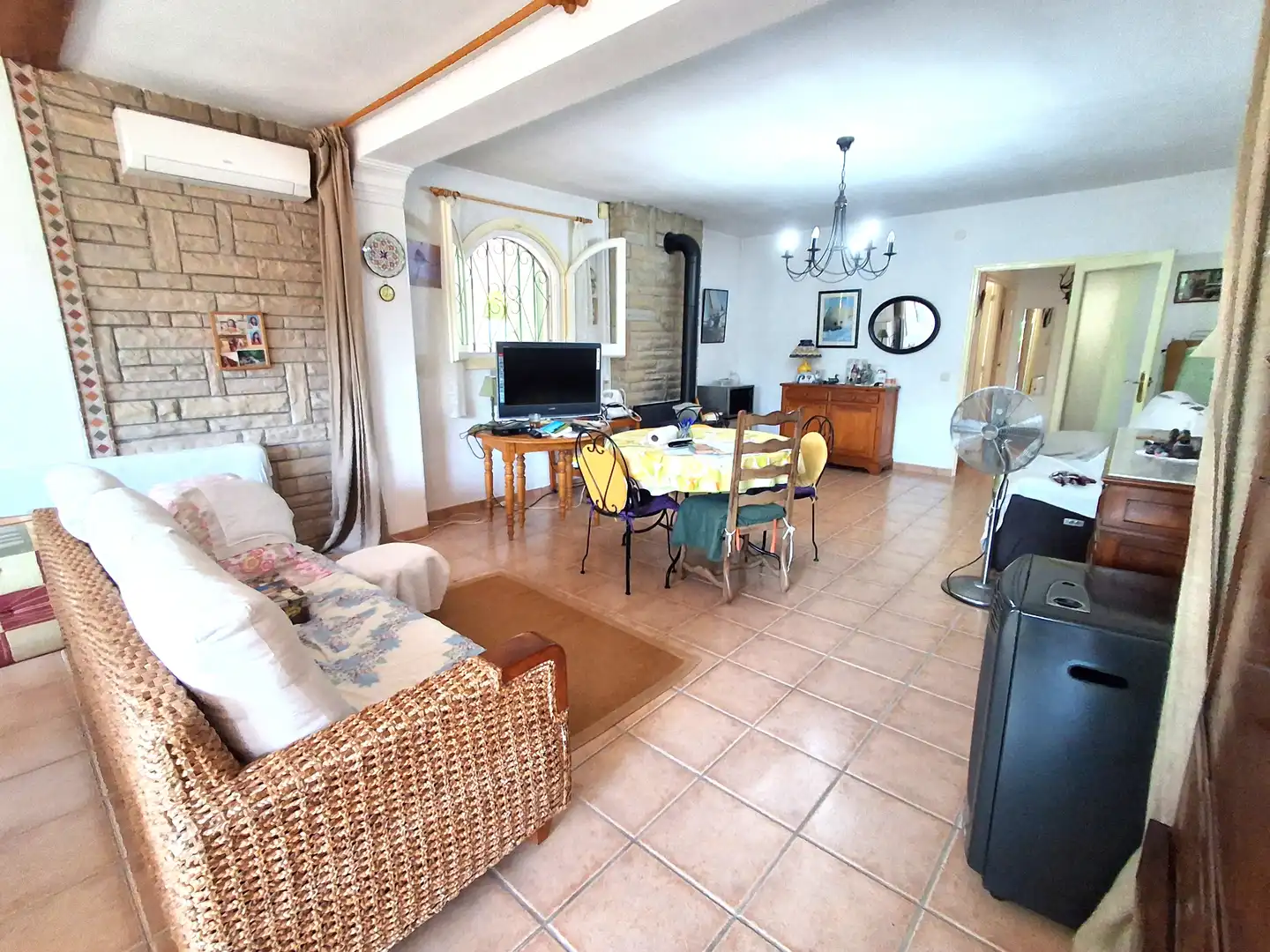 Sala d'estar de Casa o xalet en venda en Mont-roig del Camp amb Aire condicionat, Jardí privat i Terrassa