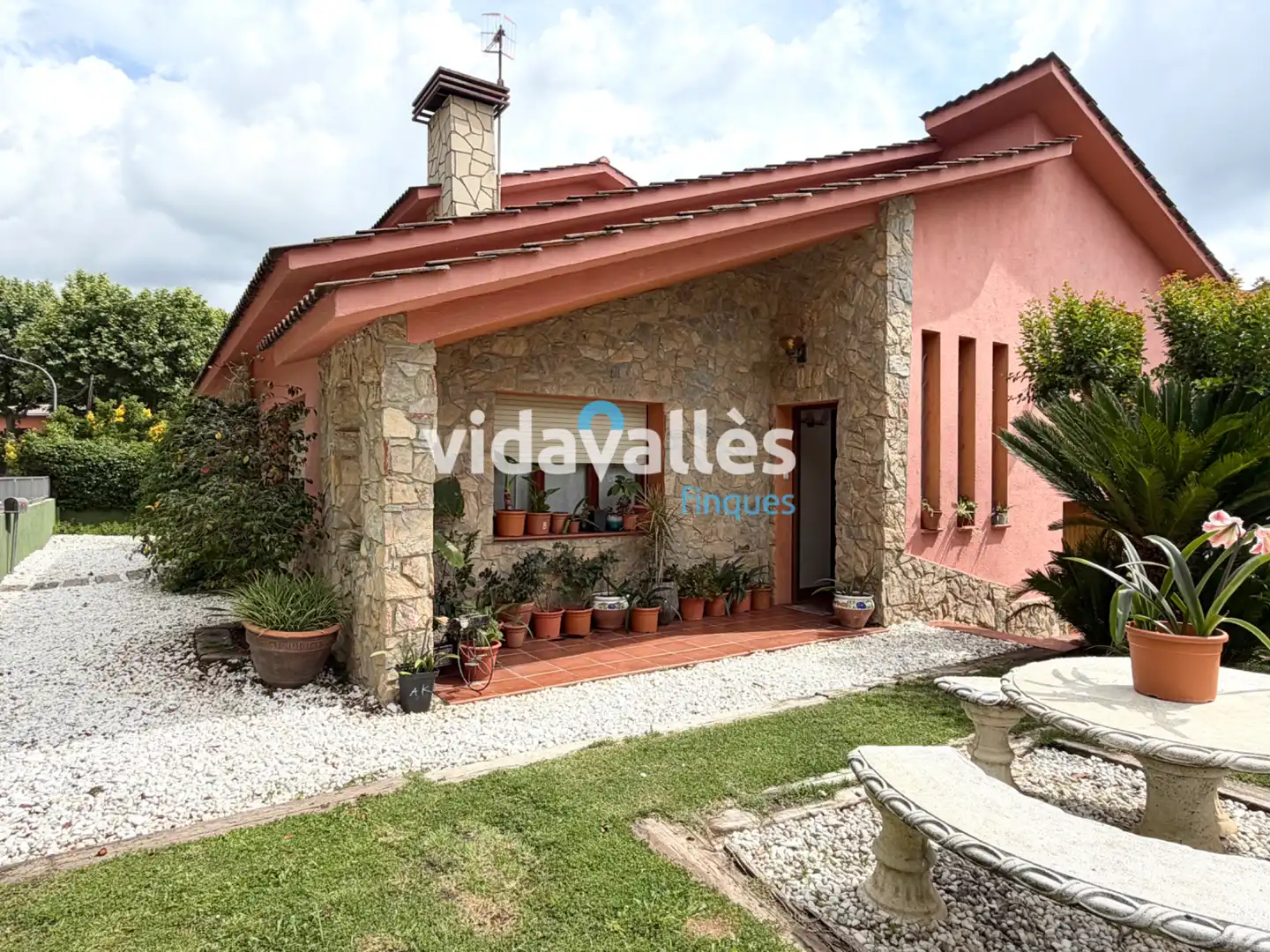 Casa amb terrassa en venda a Carrer Fluvià, imagen 4